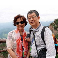 踏遍青山人未老，海棠花下戲兒孫